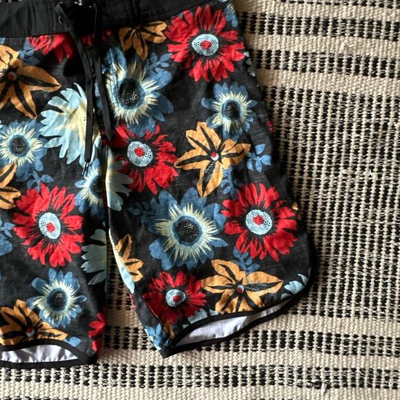 Mossimo Size 36 Blue & Red floral Swim trunks Men board shorts swimwear - Picture 3 of 6